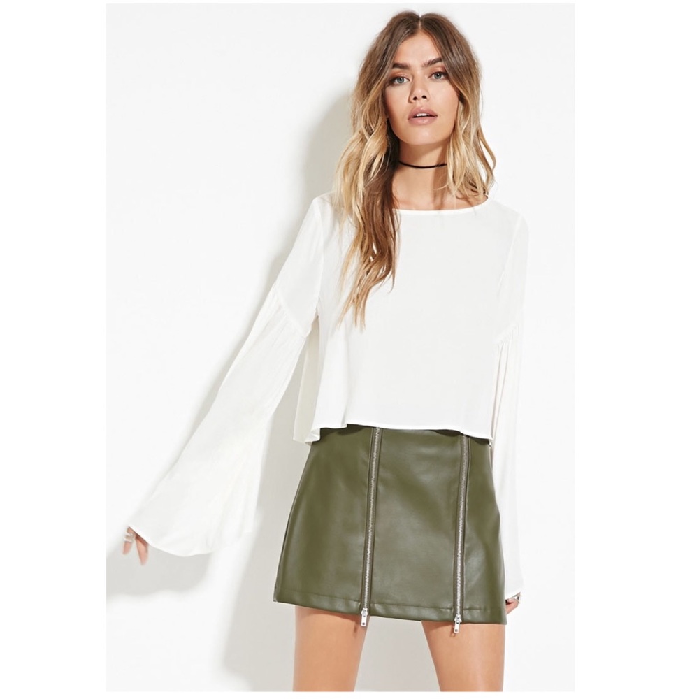 ⚡️SALE⚡️NWOT Forever 21 Bell Sleeve Top